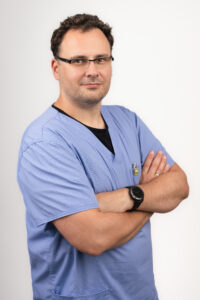 dr n. med. Maciej Kowalewski - drobne zabiegi chirurgiczne