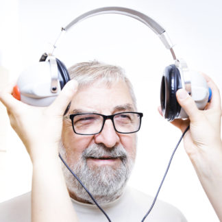 badania sluchu u osoby starszej