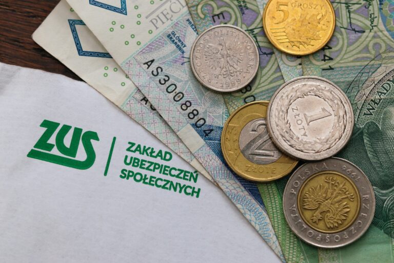 Komu przysługuje emerytura z rekompensatą?