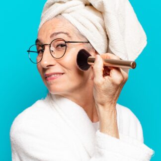 Jakie kosmetyki na prezent dla seniora warto kupić?