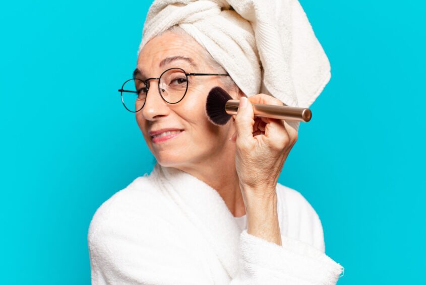 Jakie kosmetyki na prezent dla seniora warto kupić?