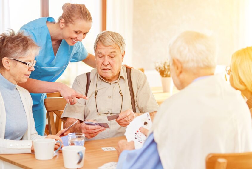 Czym się kierować, wybierając dobry dom seniora?