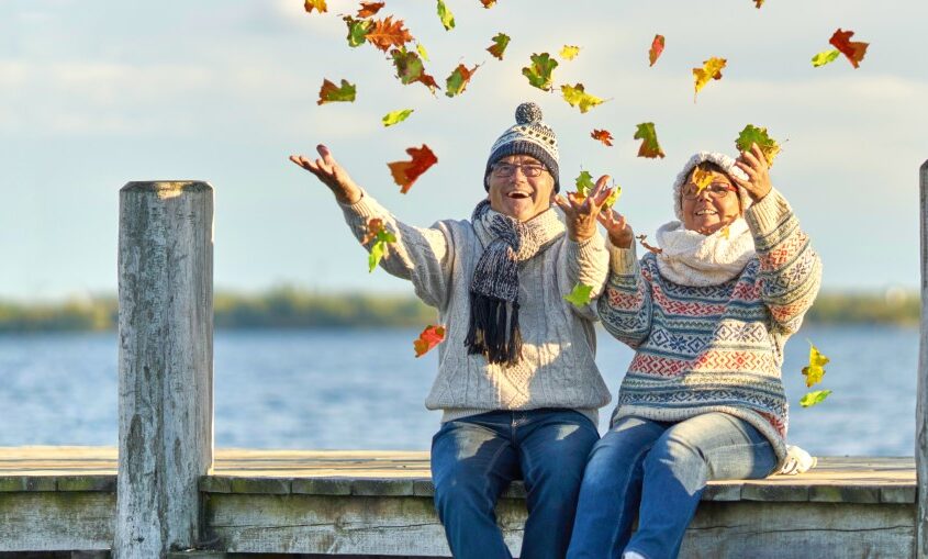 aktive lebensfrohe Senioren im Herbst Jak zapewnić sobie spokojną starość? Ubezpiecznie na życie w podeszłym wieku
