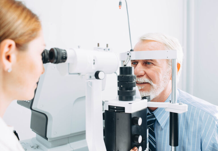 Zanim zaczniesz leczyć prostatę odwiedź okulistę