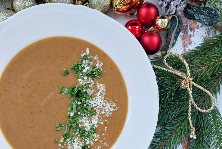 Krem grzybowy 1_z siekaną rukolą i parmezanem krem grzybowy