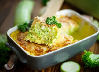 Zapiekanka z cukinii i ziemniakow