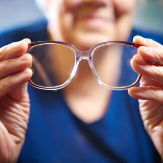 Senior u okulisty, czyli jak dbać o wzrok w starszym wieku senior u okulisty