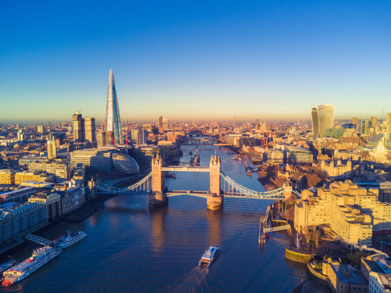 Londyn - Tower Bridge i Tamiza